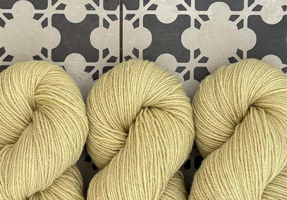 Handgefärbte NATURWOLLE [320 m] | *ARTISCHOCKE*