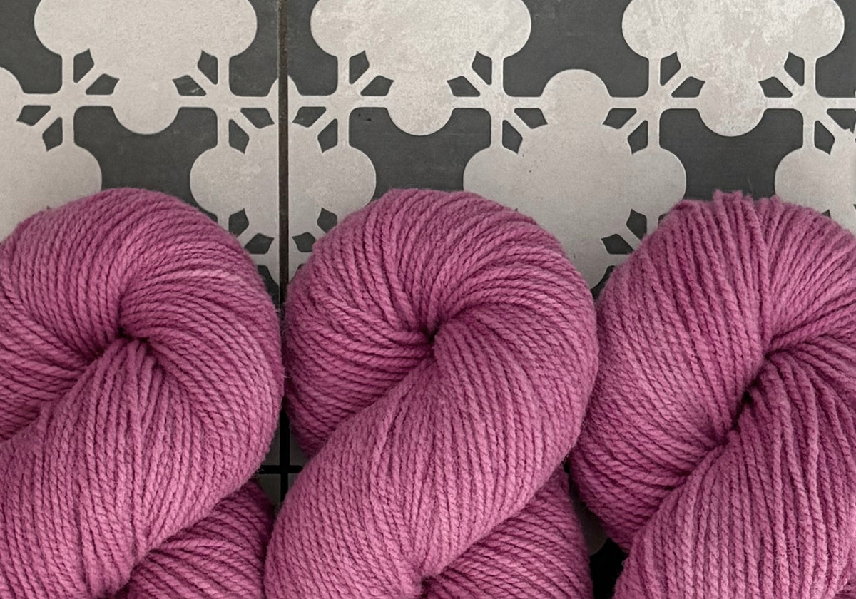 Handgefärbte NATURWOLLE | *WALDBEERE* [COCHENILLE]