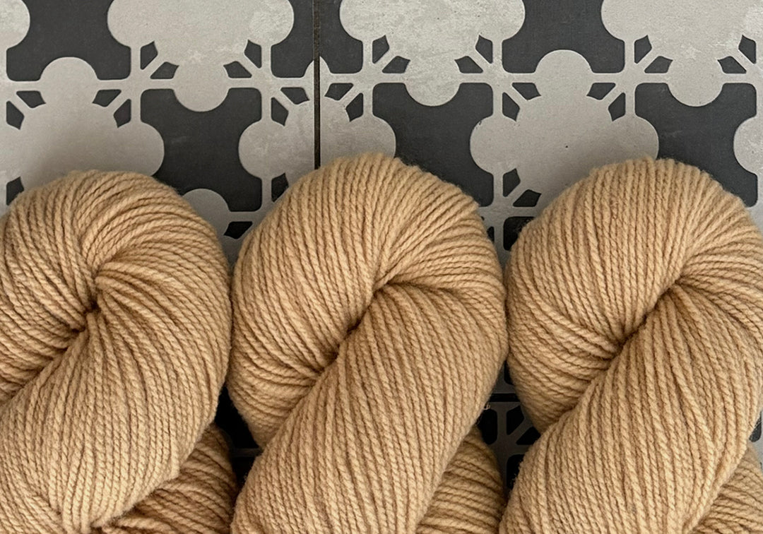 Handgefärbte NATURWOLLE | *CARAMELL* [RHABARBERWURZEL]