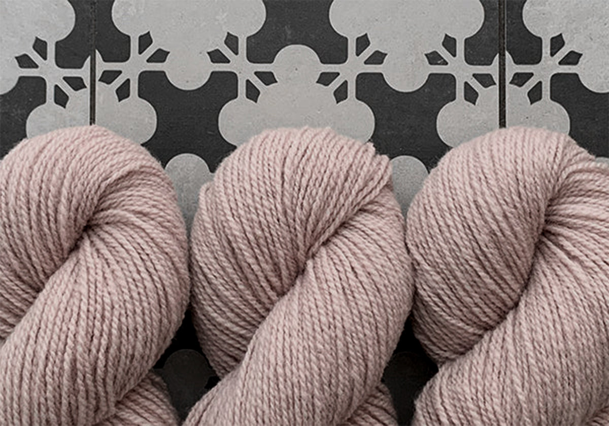 Handgefärbte MERINO NATURWOLLE | *ZARTROSA* [AVOCADO]