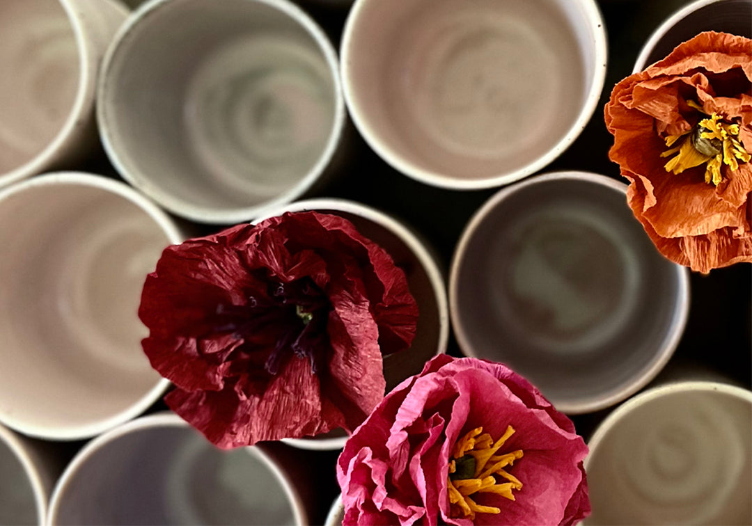 KERAMIK BECHER ROSA GESPRENKELT UND LILÖÖÖ