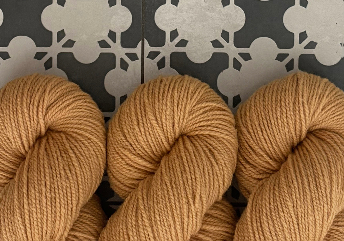 Handgefärbte NATURWOLLE | *KARAMELL* [RHABARBERWURZEL]