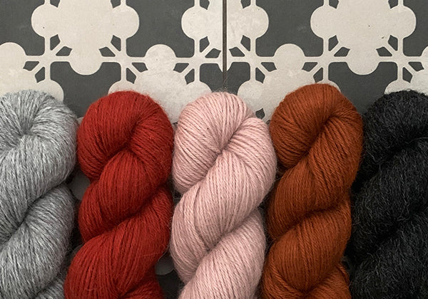 DEARLY HUGGED Schal [Strickpaket]