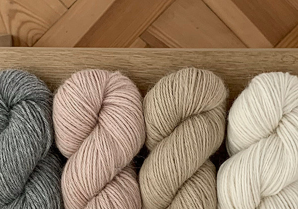 DEARLY HUGGED Schal [Strickpaket]
